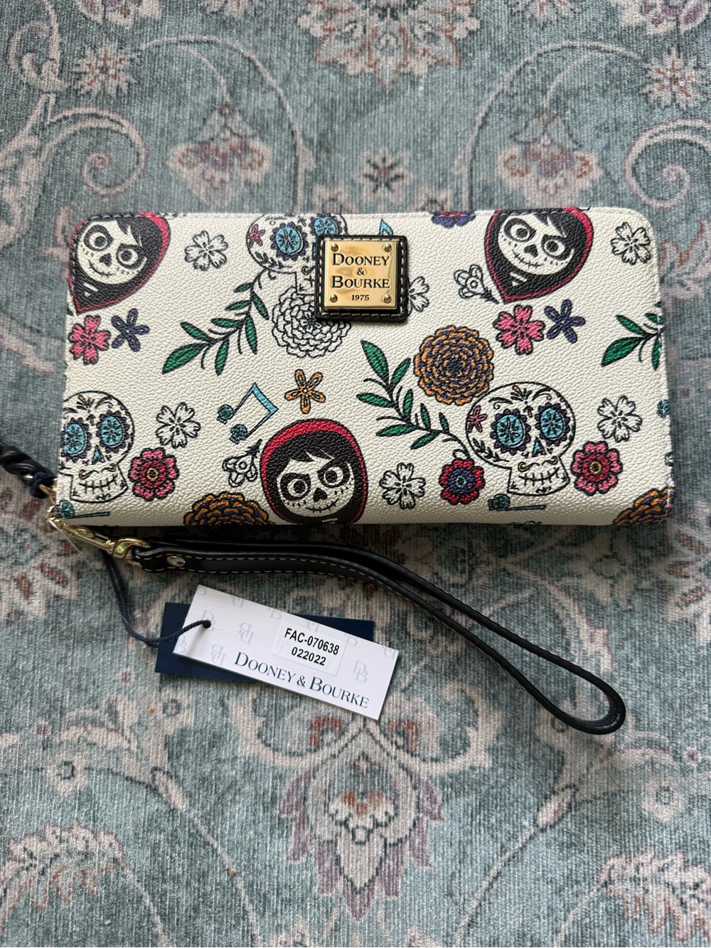Dooney & Bourke White Floral Skull Wristlet Wallet Coco